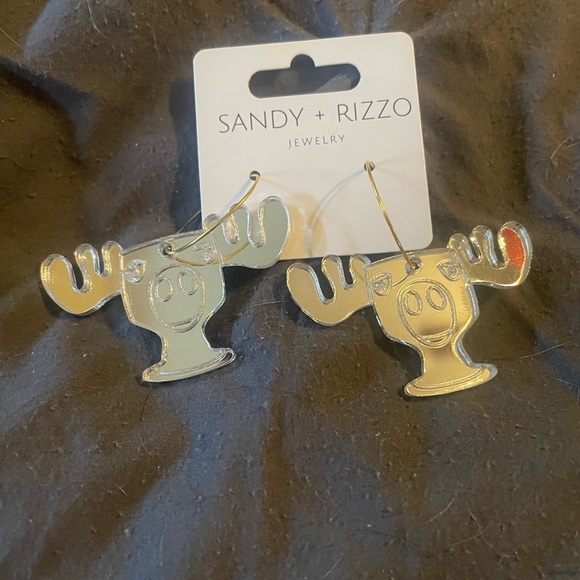 It’s the moose from Christmas Vacation! Silver lightweight moose head dangles! - Picture 5 of 5